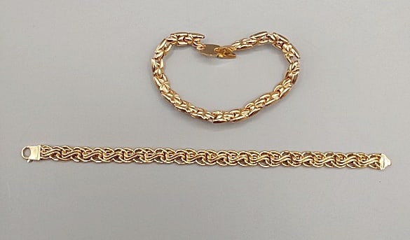 2 Gold Bracelets (1 of 6)