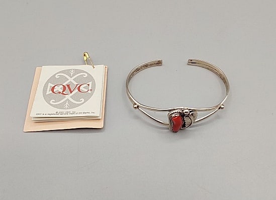 Navajo Sterling Cuff Bracelet: A Navajo sterling silver cuff bracelet (2 1/8" across) with coral stone and sterling leaf signed M. Tsosie for Matthew Tsosie, stated on the included certificateIf you have any doubt, please ask quest