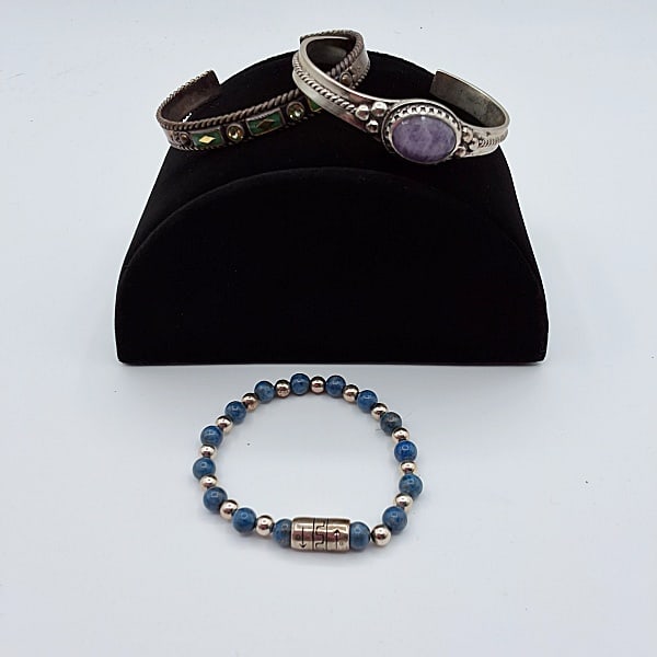 Relios Southwestern Bracelets: Three sterling silver Carolyn Pollack Relios Southwestern bracelets to include an expandable lapis bracelet and 2 cuff bracelets (Both 2 1/4" across) - one with amethyst cabochon and one with peridot