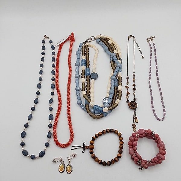 8 Pieces of Stone Jewelry (1 of 16)