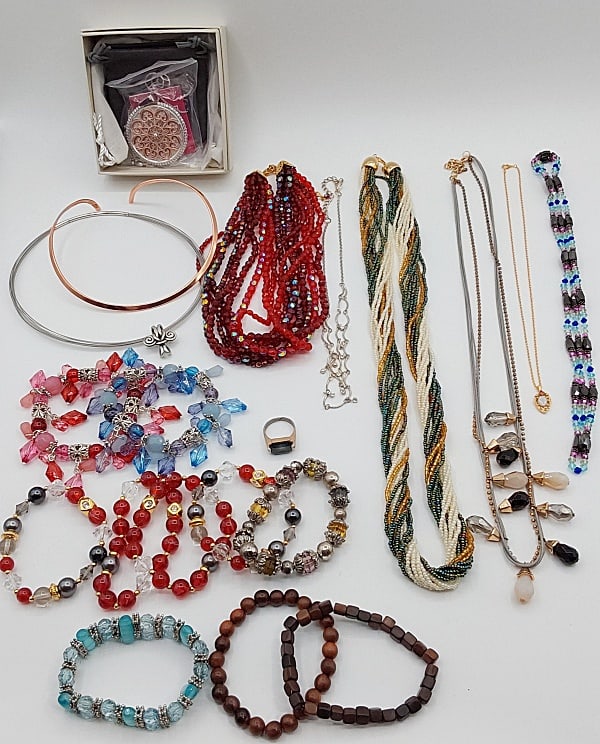 Costume Jewelry Lot (1 of 19)