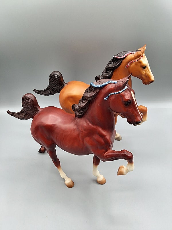 2 Breyer Five Gaiter Horses #52 and #862: 2 Breyer Five Gaiter Horses #52 and #862. Includes 2 traditional Breyer horses in their original finishes: Commander the Five Gaiter #53 is a sorrel in good condition with overall light scratches, rub