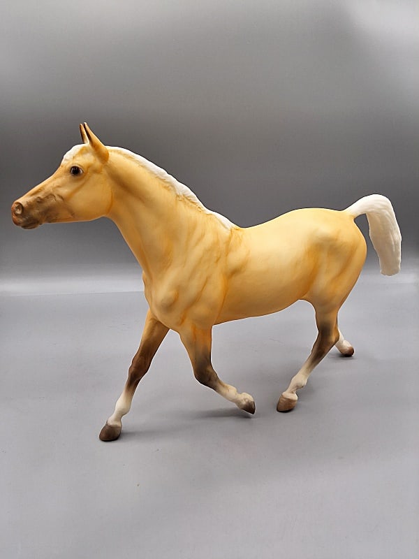 Breyer 1996 JCP SR Swedish Warmblood #710596: Breyer JCP SR Swedish Warmblood #710596. Traditional Breyer horse in original palomino finish in the Morganglanz mold. Special run for the 1996 JC Penney Holiday catalog, approximately 4000 made. In v