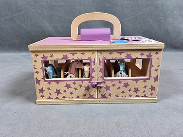 Breyer Unicorn Magic Wood Stable and 5 Unicorn Stablemates
