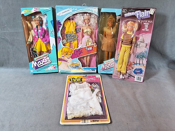 4 Maxie and Flair Dolls with Dress: 4 Maxie and Flair Dolls with Dress. There are 4 dolls in total in this lot alongside a wedding dress and 2 of the dolls are Maxie dolls and the other 2 dolls are from Flair. There is a Ballerina Maxie