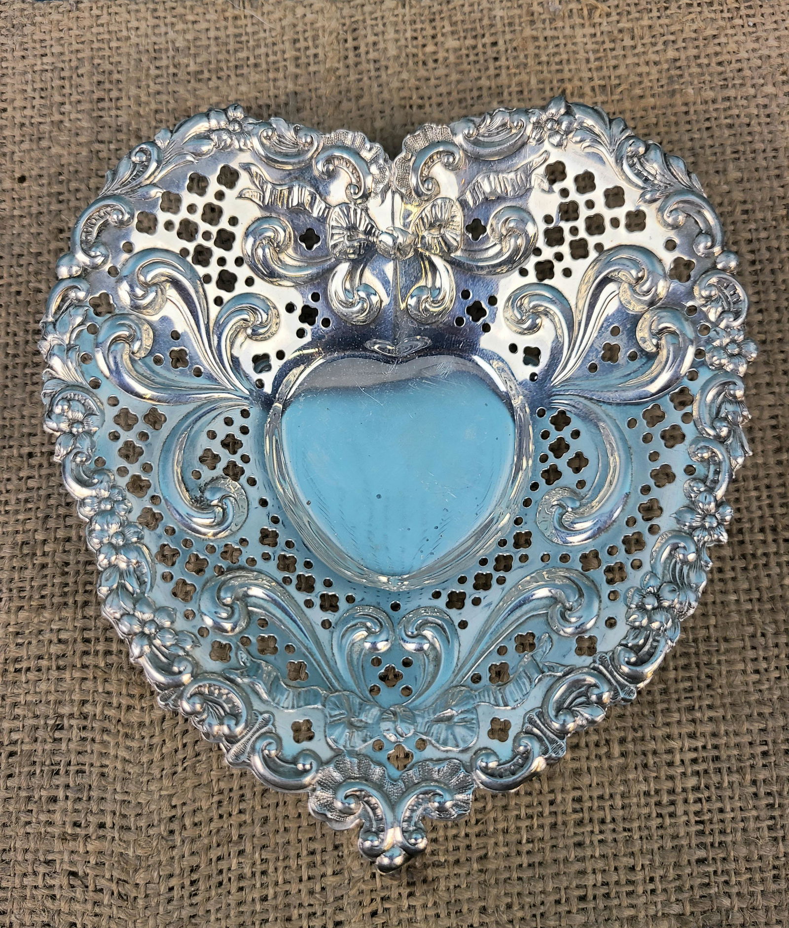 GORHAM Antique Art Nouveau Heart Shaped Candy Dish (1 of 6)