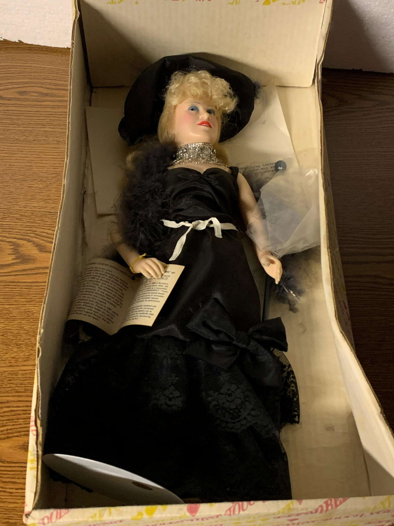 1982 Effanbee Mae West Doll 16" Legend Series: 1982 Effanbee Mae West Doll 16" Legend Series 1982 Effanbee Mae West Doll 16" Legend Series