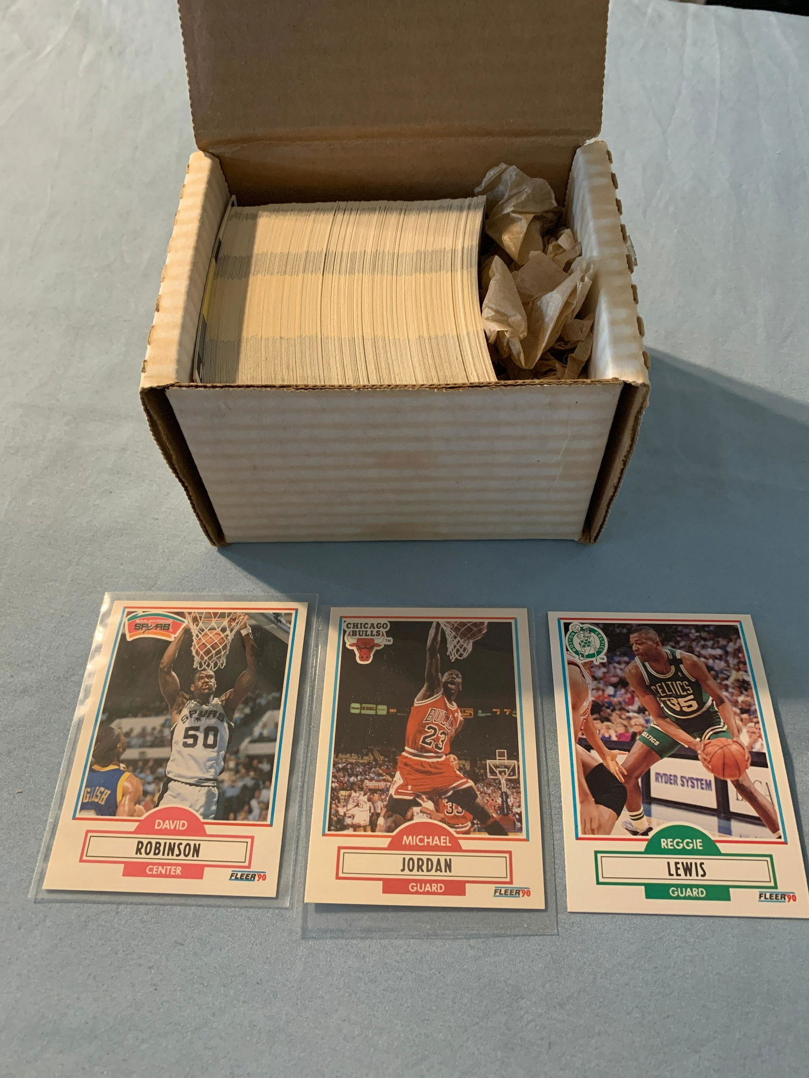 1990 FLEER BASKETBALL Photo Player 198 card set: 1990 FLEER BASKETBALL Photo Player 198 card set #26 Michael Jordan, #172 David Robinson, #11 Reggie Lewis