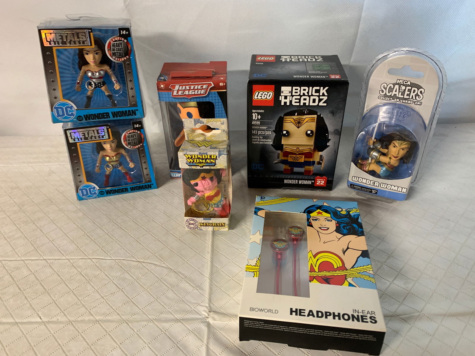 7 PIECE ASSORTED WONDER WOMAN LOT (1 of 4)