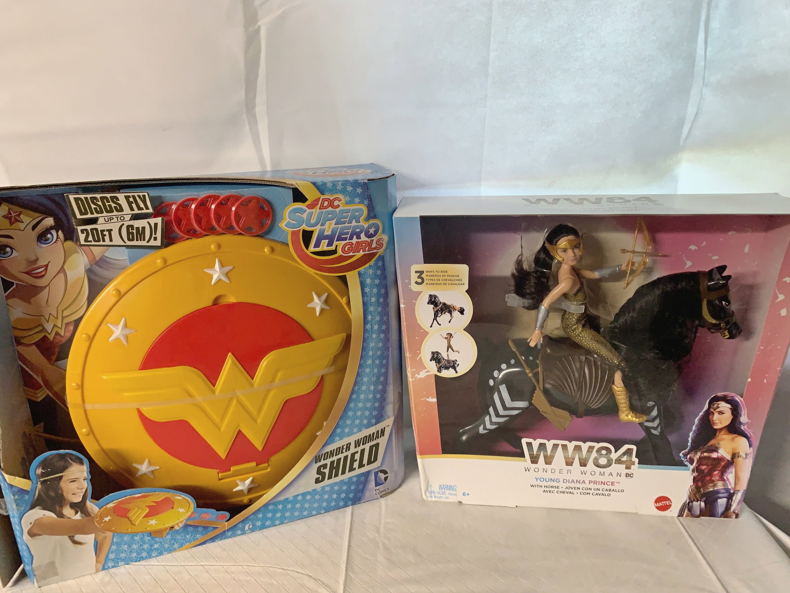 WONDER WOMAN LOT WITH SHIELD & HORSE (1 of 5)