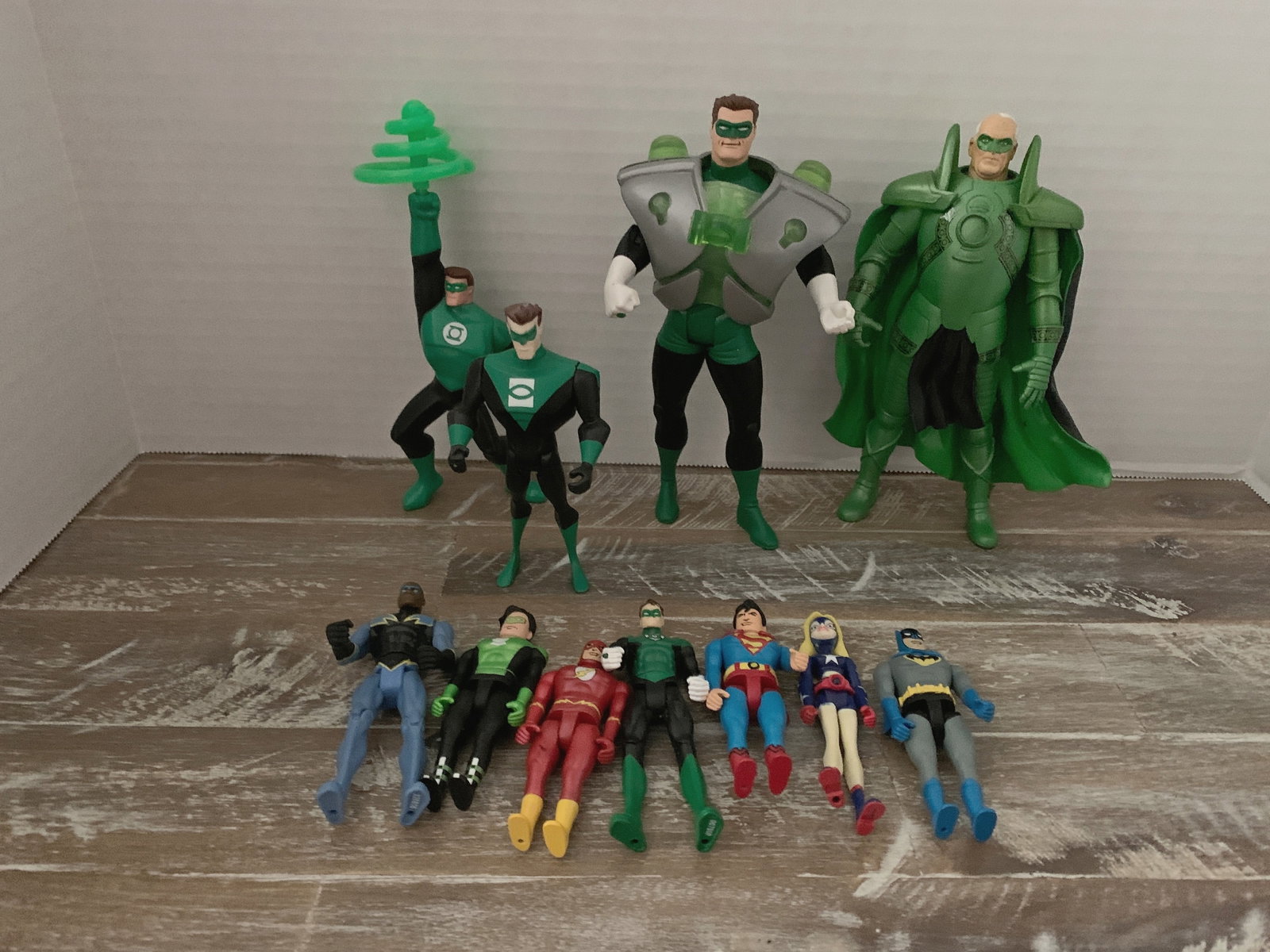 11 POSEABLE SUPERHERO FIGURES (1 of 4)