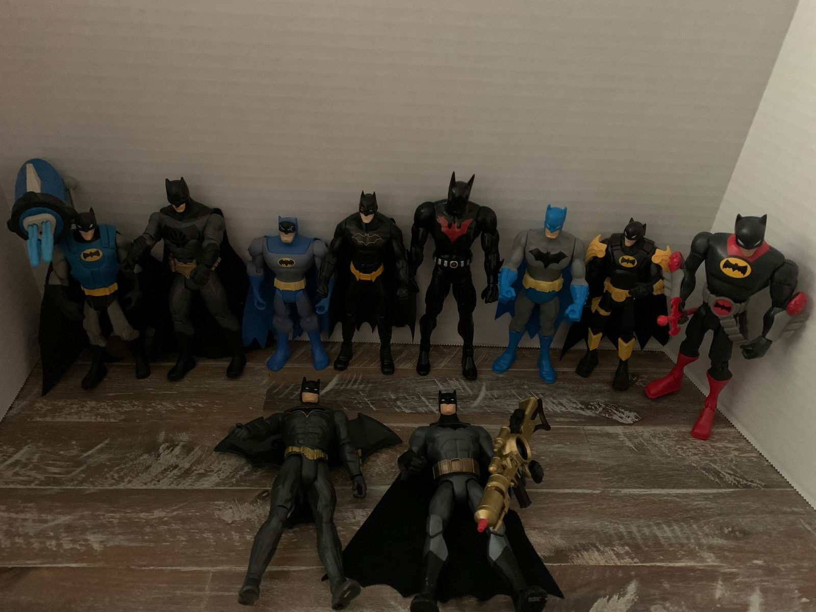 10 POSEABLE BATMAN FIGURES (1 of 6)