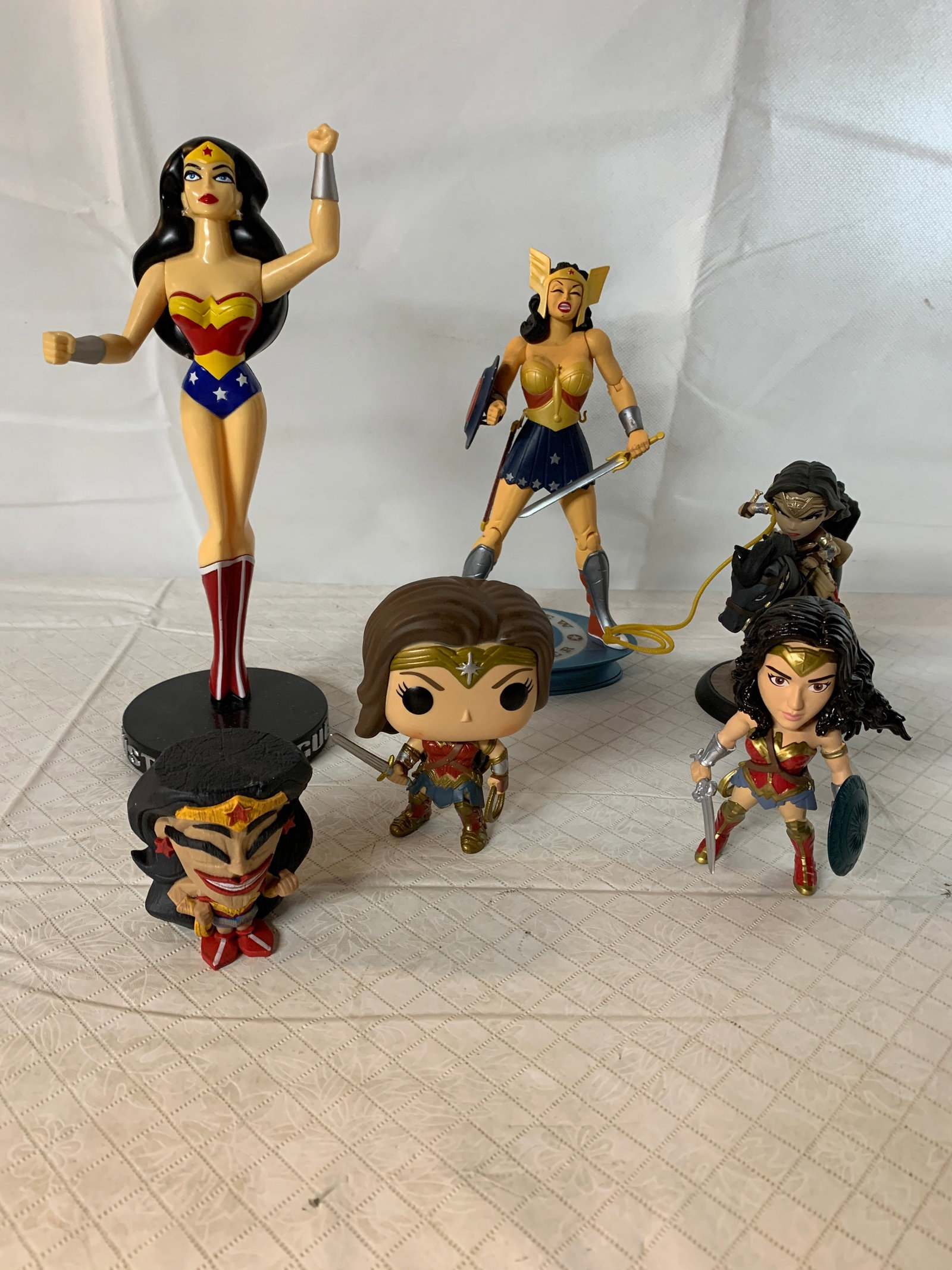 6 ASSORTED WONDER WOMAN FIGURES (1 of 2)