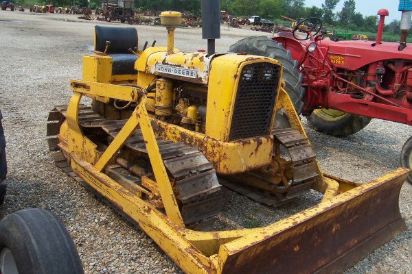 John Deere 1010 Crawler #18348: Blade, runs, diesel, original