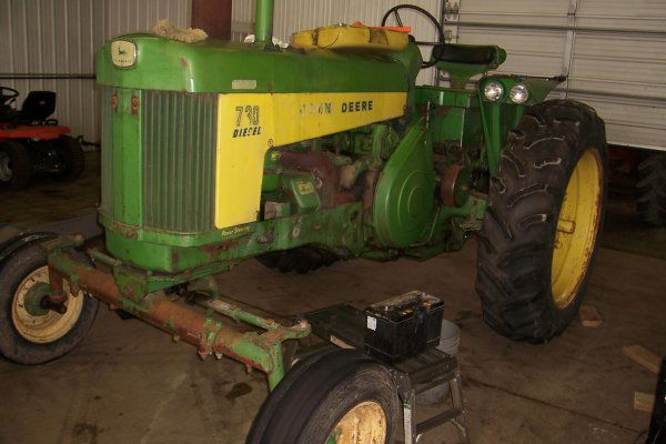 John Deere 730 D Tractor #7316726: Factory electric start, deluxe fenders, factory 3 pt, aftermarket wide front, runs