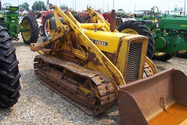 John Deere 440 Crawler #441487: Runs, original, motor overhauled, sold with John Deere #91 loader