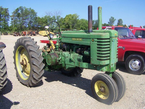John Deere G Narrow Front Antique Farm Tractor: John Deere G Narrow Front Antique Farm Tractor, Electric Start, PTO. Tag # 00342 This Item Does Run and Drives, It Will Be Sold In The Drive Through Portion Of The Auction