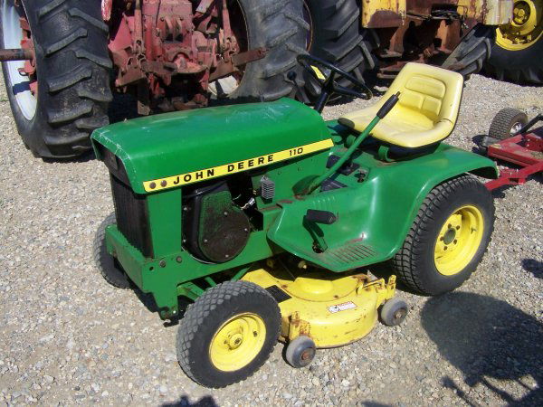 John Deere 110 Lawn & Garden Tractor with Mower: John Deere 110 Lawn & Garden Tractor with Mower Deck. Tag # T07888 This Item Does Run and Drives, It Will Be Sold In The Drive Through Portion Of The Auction