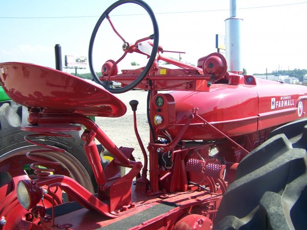 IH Farmall Super M Antique Farm Tractor - 4