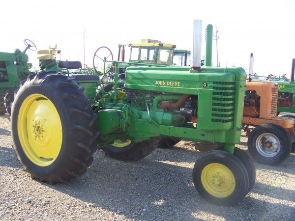 John Deere G Narrow Front Antique Tractor: John Deere G Narrow Front Antique Tractor, PTO, 1 Remote, Electric Start. Tag # 00259