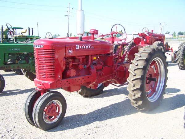 IH Farmall M Narrow Front Antique Tractor