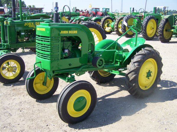 John Deere L Antique Tractor with Belt Pulley