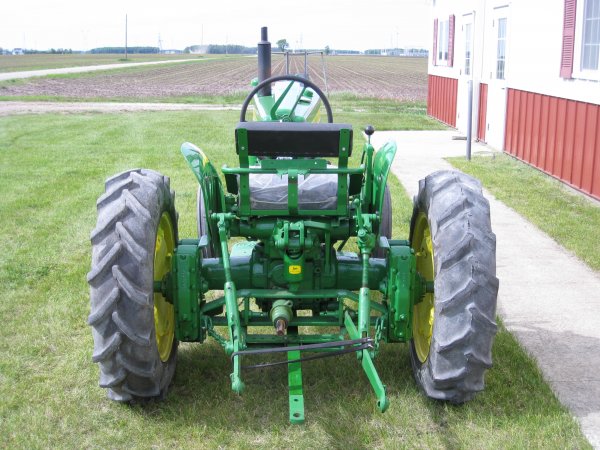 1957 John Deere 320 U Ser. # 321372