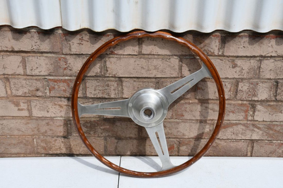 30963- NARDI STEERING WHEEL (1 of 2)