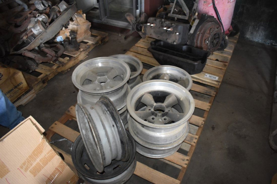 30751 - (6) 5 BOLT MAGS & (2) 4 BOLT RIMS: (6) 5 BOLT MAGS & (2) 4 BOLT RIMS (29G)