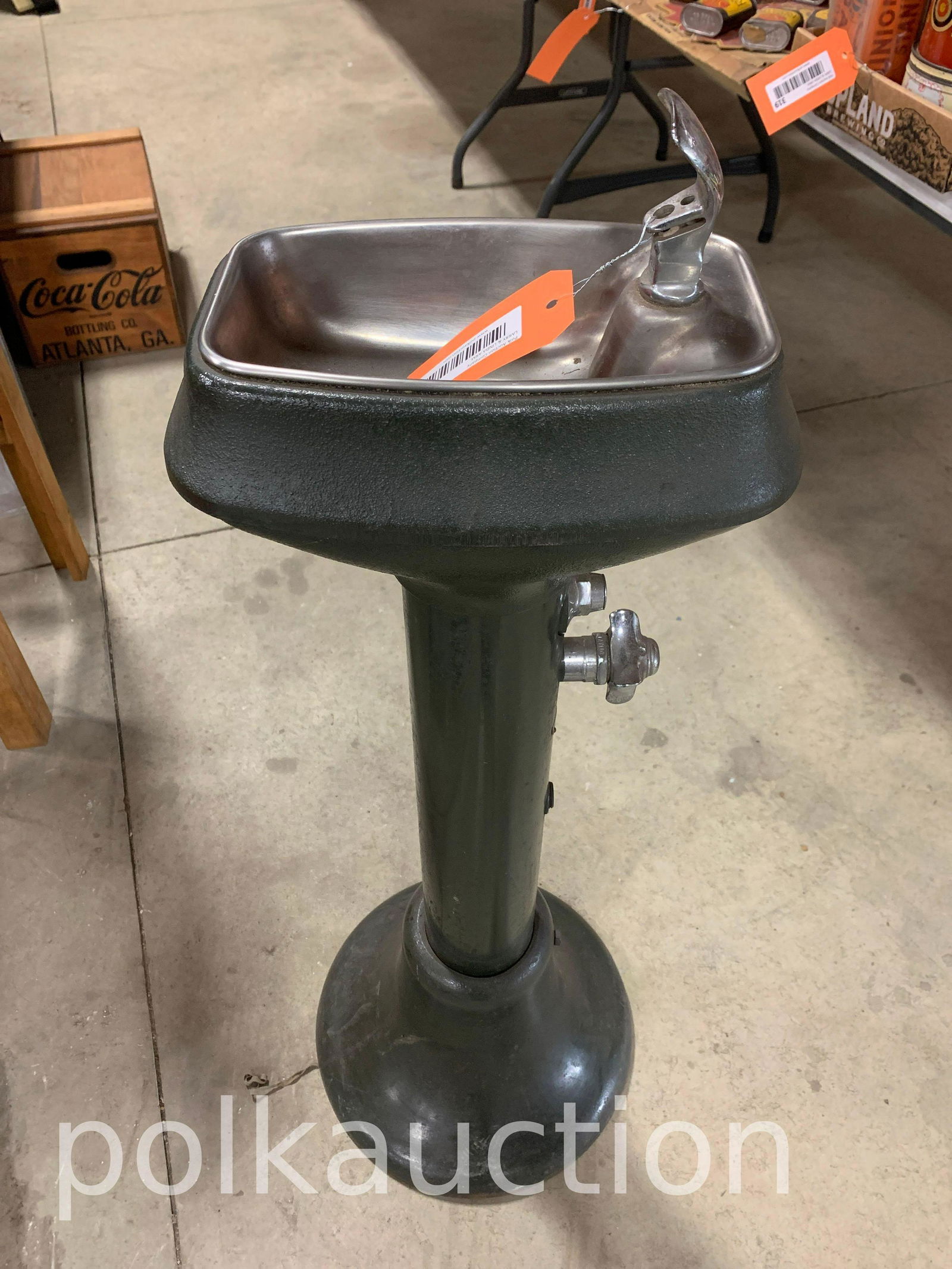 427-VINTAGE CAST-IRON DRINKING FOUNTAIN (1 of 3)