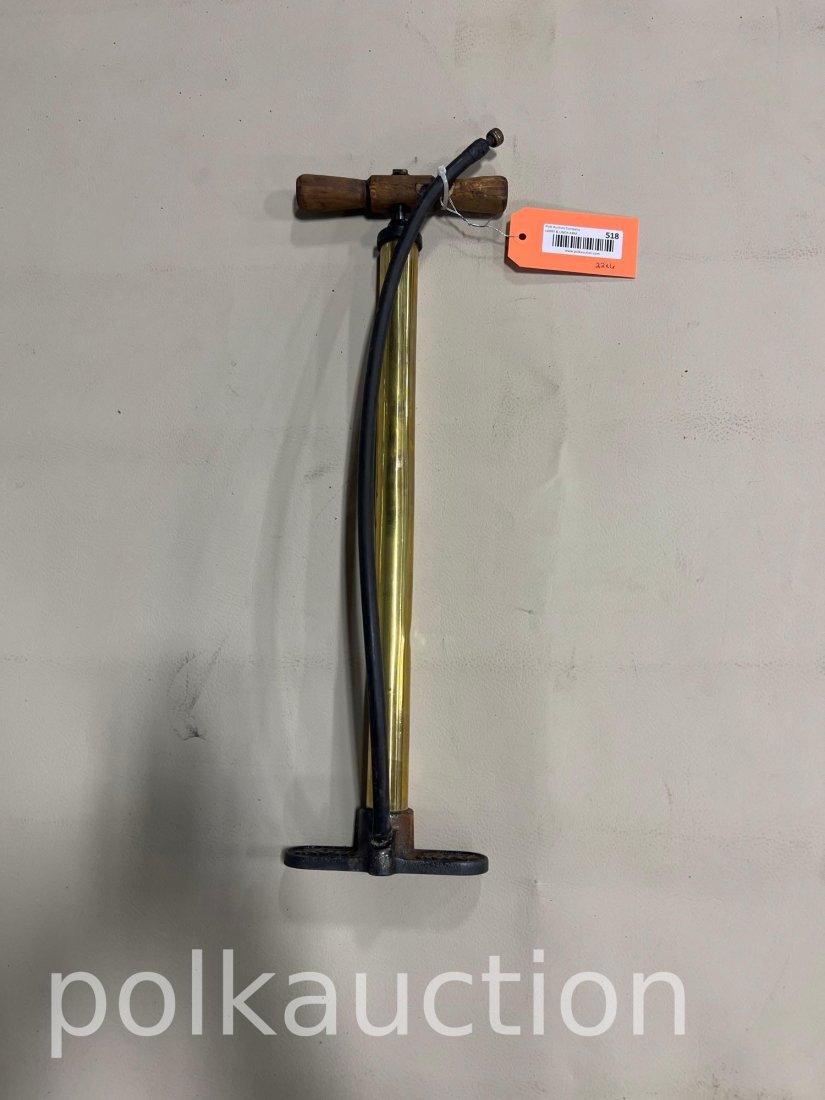 518-FORD BRASS SHAFT / CAST IRON BASE TIRE PUMP (1 of 2)