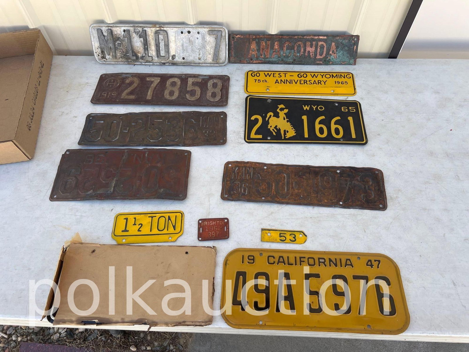 2557-MISC VINTAGE LICENSE PLATES: .