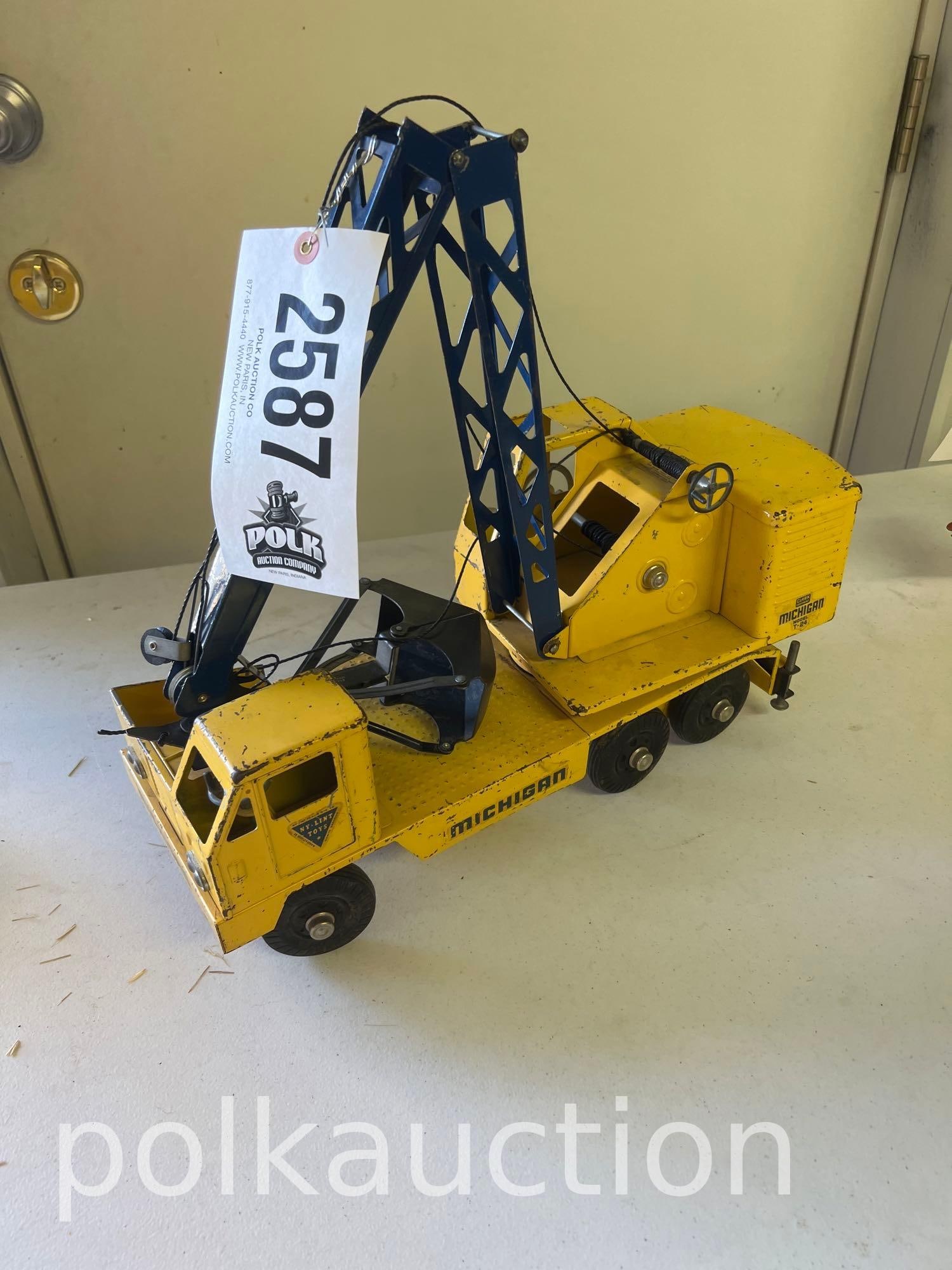 2587-VINTAGE MICHIGAN CRANE TRUCK: .