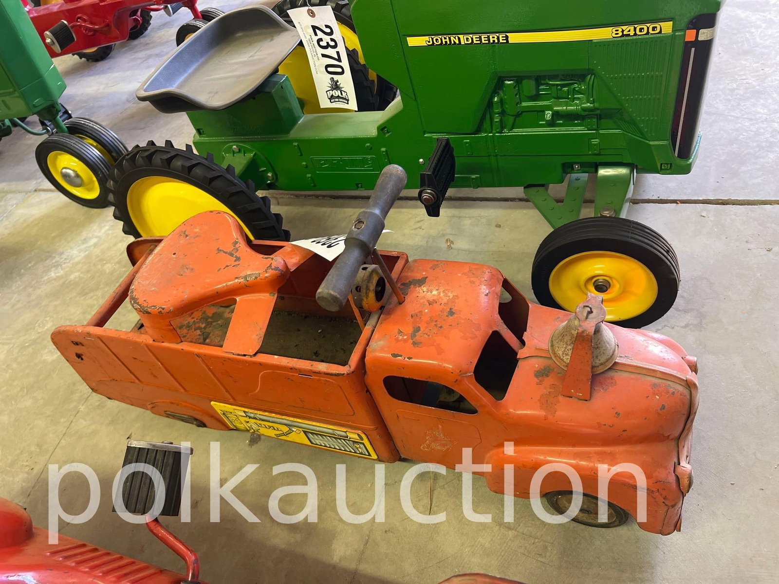 2369-RIDE ON TOW TRUCK (BRAND UNKNOWN): .
