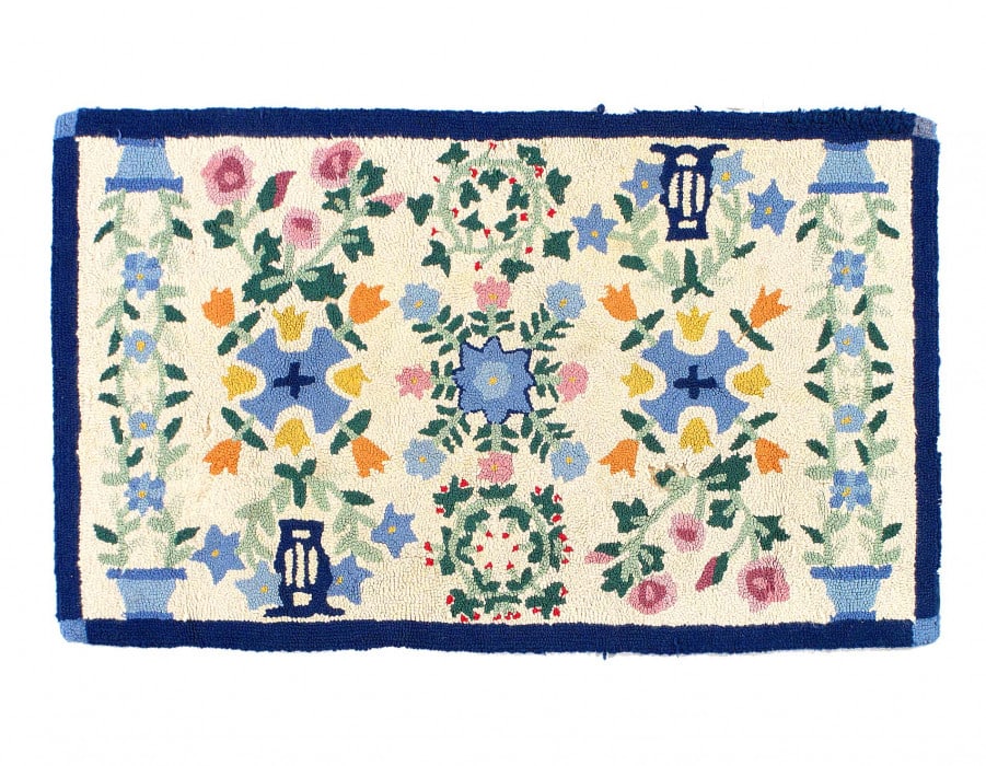 American Antique Hooked Rug 2'5'' X 4'2'': American Antique Hooked Rug 2'5'' X 4'2'' - Early 20 Century, Hooked Rug, Hand-Knotted, Lamb's Wool, 300 -D12275- 862.This item is part of our fine auction collection which includes many fine home acc