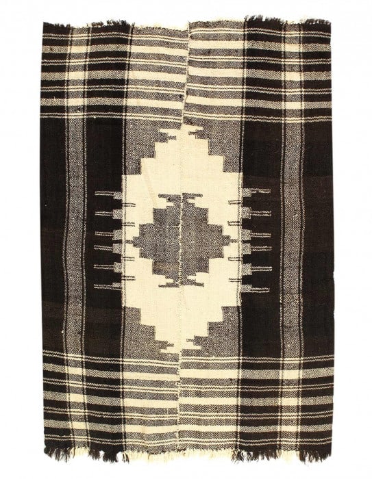 Fine Hand woven Flat Weave vintage Sumak 3'1"X 4'2": Fine Hand woven Flat Weave vintage Sumak 3'1"X 4'2" - CIRCA 1960, Flat Weave, Hand-Knotted, Lamb's Wool, 300 -D14315- 862.This item is part of our fine auction collection which includes many fine home