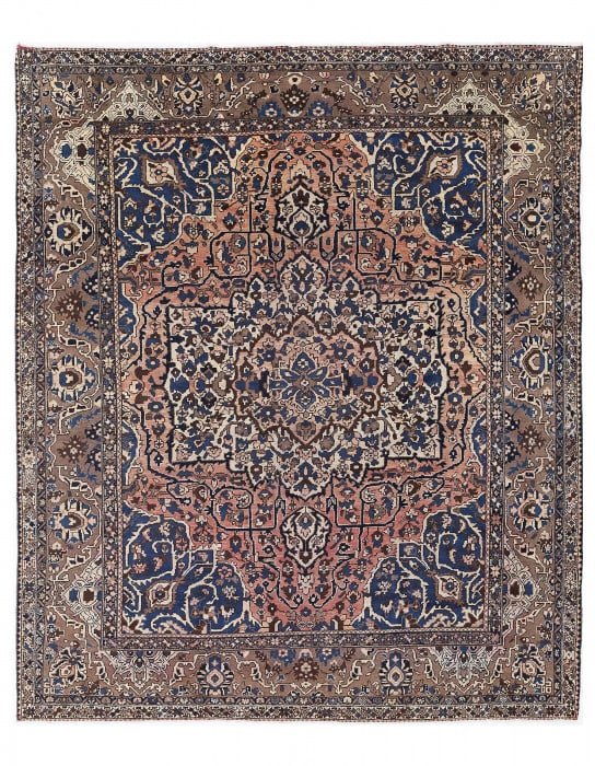 Persian Antique Bakhtiari 10'X 12'5": Persian Antique Bakhtiari 10'X 12'5" - CIRCA 1930, Bakhtiari, Hand-Knotted, Lamb's Wool, 300 -D14047- 862.This item is part of our fine auction collection which includes many fine home accessories inc