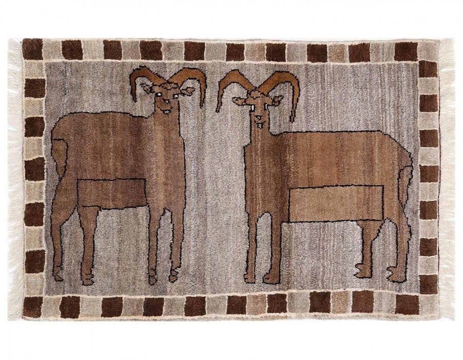 Fine Hand Knotted Persian Shiraz rug '4"X 5'2" (1 of 3)