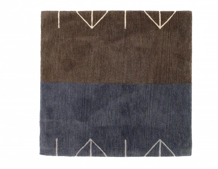 Fine Hand Tufted Modern rug 3'1'' X 3'3'': Fine Hand Tufted Modern rug 3'1'' X 3'3'' - New, Modern, Hand-Tufted, Wool on Cotton, 300 -D12114- 862.This item is part of our fine auction collection which includes many fine home accessories includ
