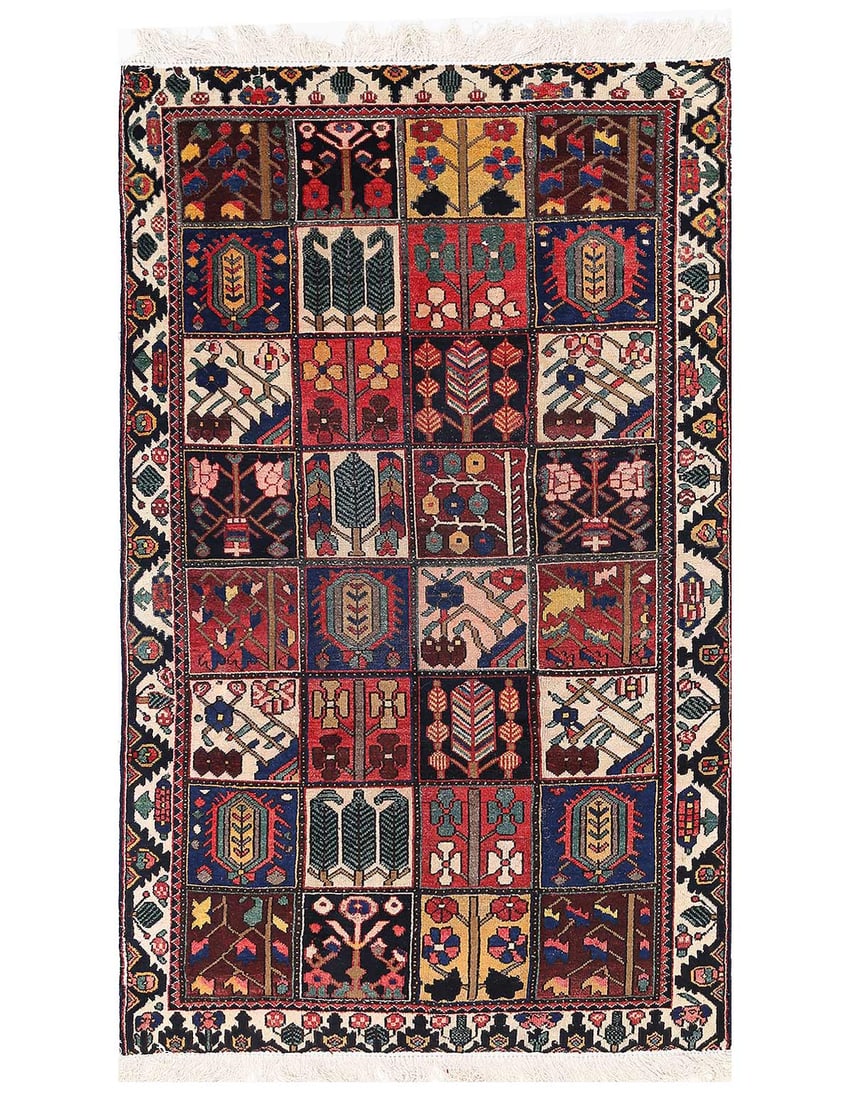 Fine Hand knotted Persian Vintage 5'x8'4": Fine Hand knotted Persian Vintage 5'x8'4" - circa 1940, Bakhtiari, Hand-Knotted, Lamb's Wool, 300 -D14015- 862.This item is part of our fine auction collection which includes many fine home accessorie