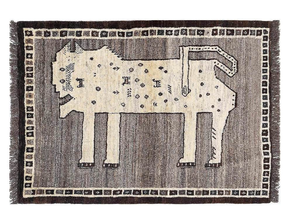 Distinctive Majestic Persian Lion rug 4'1"X 5'9": Distinctive Majestic Persian Lion rug 4'1"X 5'9" - CIRCA 1980, Shiraz, Hand-Knotted, Lamb's Wool, 300 -D13683- 862.This item is part of our fine auction collection which includes many fine home access