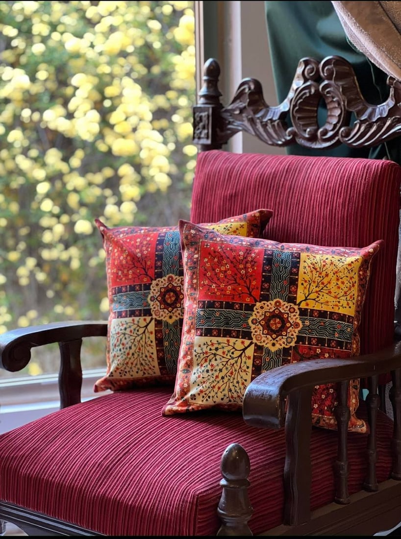 Pasargad velvet Throw Pillow 16'' X 16'': Pasargad velvet Throw Pillow 16'' X 16'' - New, Isfahan, Hand-made, Velvet Silk, 300 -TIR M325- 862.This item is part of our fine auction collection which includes many fine home accessories including