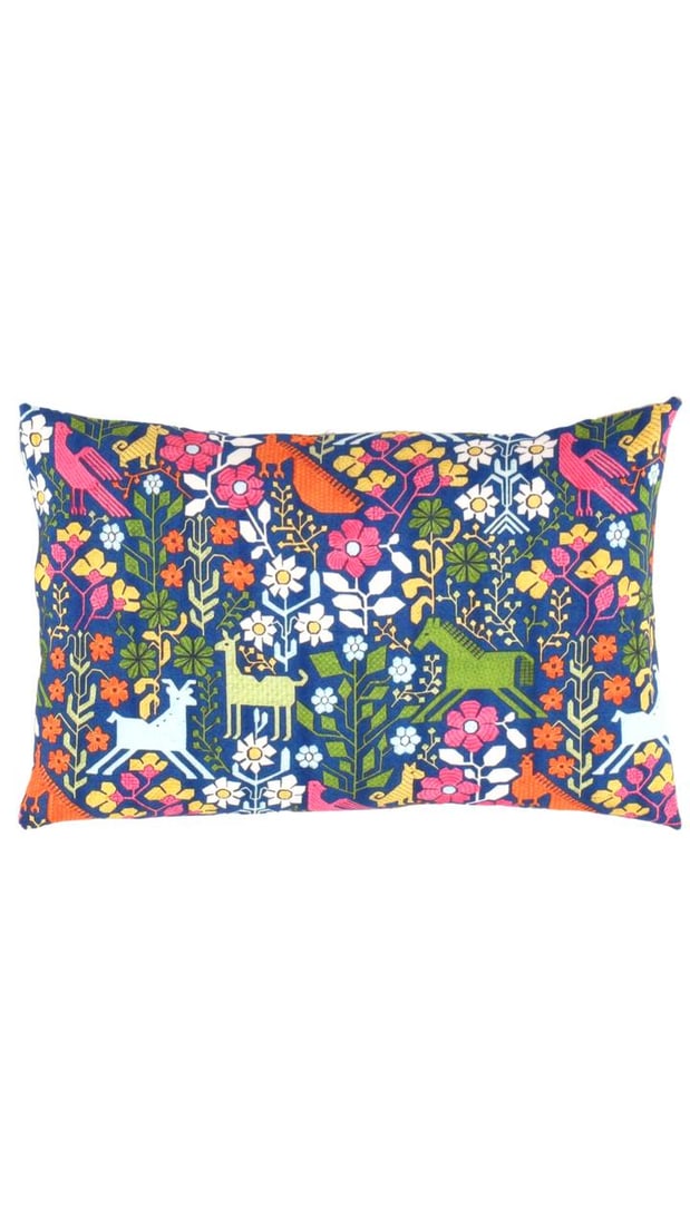 Turkish Fine Silk tiger Pillow 16"X24": Turkish Fine Silk tiger Pillow 16"X24" - New, Animal, Handmade , sari Silk, 300 -PPS 46R- 862.This item is part of our fine auction collection which includes many fine home accessories including antiq