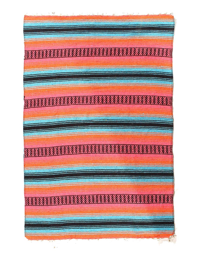 Fine Navaho design rug 4'2"x 6'2": Fine Navaho design rug 4'2"x 6'2" - CIRCA 1980, Flat Weave, Hand-Woven, Lamb's Wool, 300 -D14929- 862.This item is part of our fine auction collection which includes many fine home accessories includi