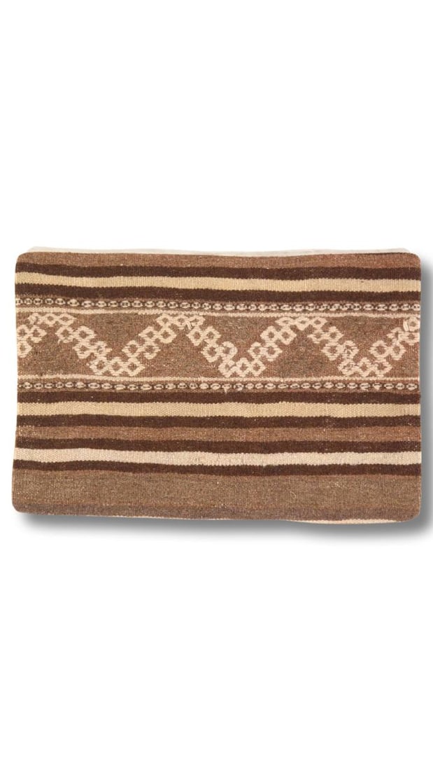 Vintage Hand Knotted kilim Pillow 16" x 24": Vintage Hand Knotted K64 Pillow 16" x 24" - vintage, turkish, Handmade , wool, 300 K 64- 862.This item is part of our fine auction collection which includes many fine home accessories including antiqu