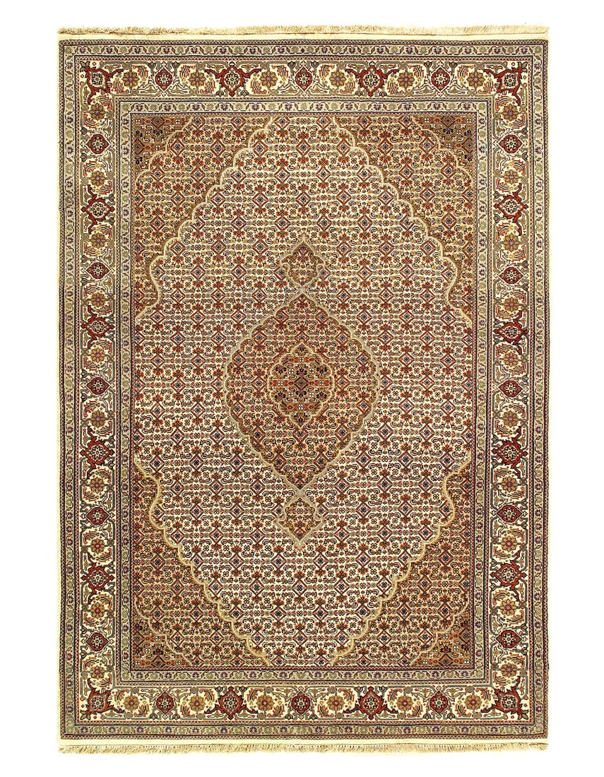 Fine hand knotted Silk & wool Tabriz design 4'6'' X 6'6'': Fine hand knotted Silk & wool Tabriz design 4'6'' X 6'6'' - New, Tabriz, Hand-Knotted, Wool & Silk, 300 -D12778- 862.This item is part of our fine auction collection which includes many fine home acce
