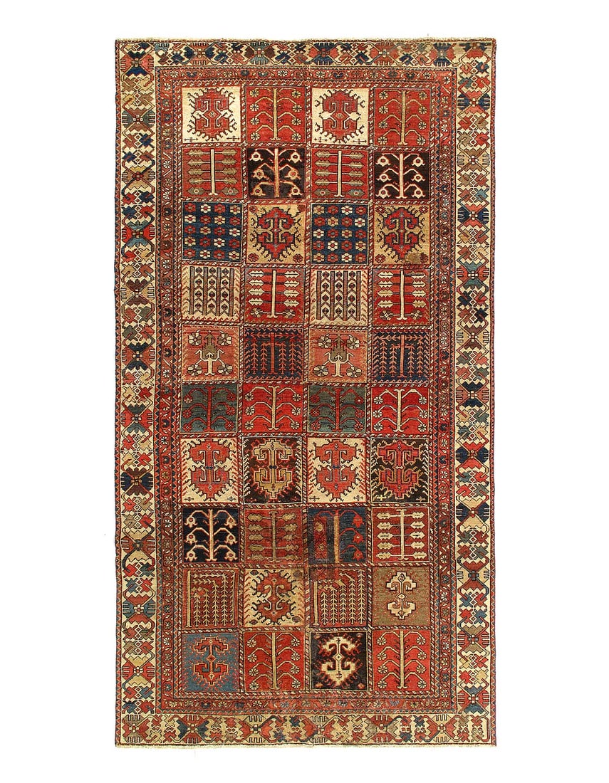 Fine Hand knotted Persian Vintage Bakhtiari 4'6"X 9'3": Fine Hand knotted Persian Vintage Bakhtiari 4'6"X 9'3" - CIRCA 1930, Bakhtiari, Hand-Knotted, Lamb's Wool, 300 -D14551- 862.This item is part of our fine auction collection which includes many fine ho
