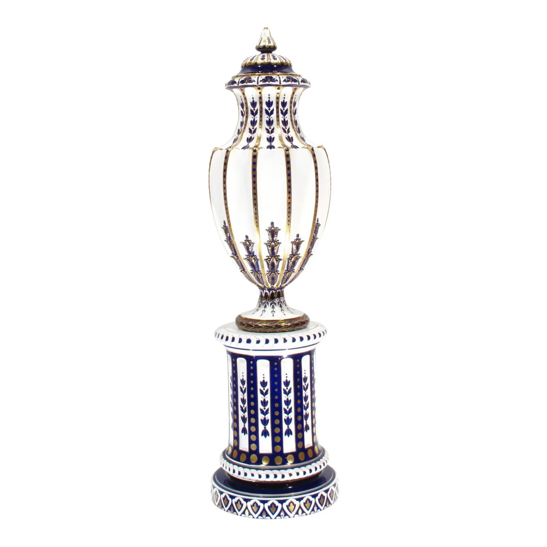 Antique Sarreguemines Majolica Floor Vase & Pedestal 19?W ? 19?D ? 73?H: Antique Sarreguemines Majolica Floor Vase & Pedestal 19?W ? 19?D ? 73?H - N/A, French, N/A, Porcelain/Ceramic, 300 -PAK-VAS-111- 862.This item is part of our fine auction collection which includes man