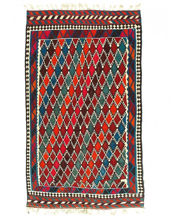 Vintage Persian Reversible Kilim Flat Weave 5'5'' X 9'2'': Vintage Persian Reversible Kilim Flat Weave 5'5'' X 9'2'' - cira 1950, Shiraz, Flatweave, Lamb's Wool, 300 -51876- 862.This item is part of our fine auction collection which includes many fine home ac
