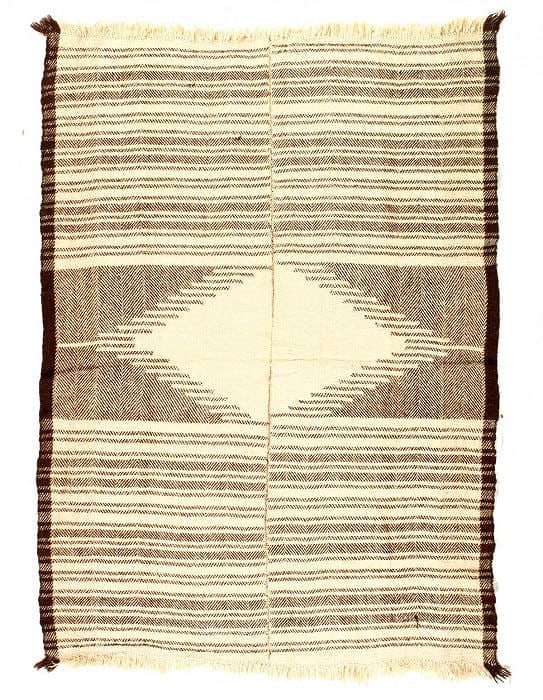 Fine Hand woven Flat Weave vintage Sumak 3'4"x 4'6": Fine Hand woven Flat Weave vintage Sumak 3'4"x 4'6" - CIRCA 1960, Turkish, Hand-Woven, Lamb's Wool, 300 -D14314- 862.This item is part of our fine auction collection which includes many fine home
